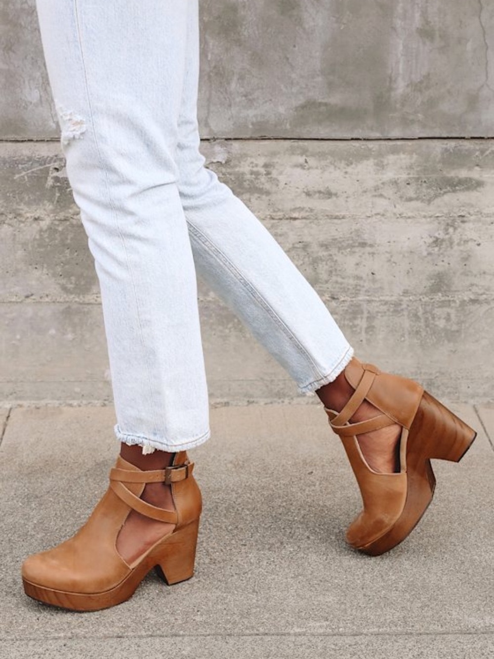 Free People Cedar Tan Leather Clog Mules with Cross Strap - Picture 2 of 7
